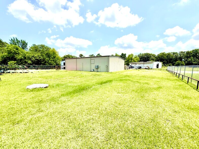 More Photos Of 175 Circle Six Dr, Conroe Flex For Lease