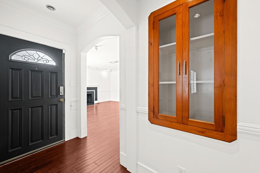 More Photos Of 803 S Sycamore Ave, Los Angeles Multifamily For Sale