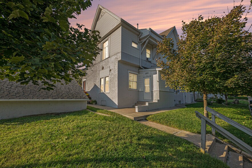 More Photos Of 2501 Poppleton Ave, Omaha Apartments For Sale