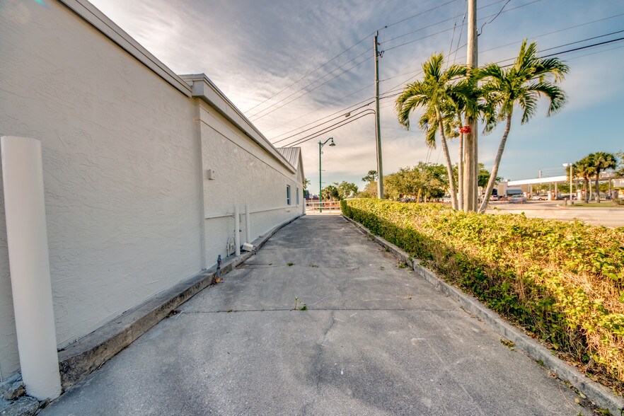 More Photos Of 3015 Tamiami Trl E, Naples Storefront Retail Office For Sale