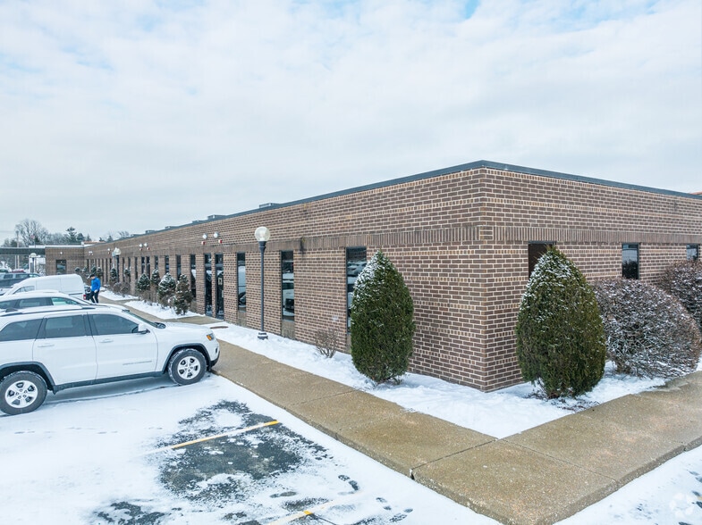 More Photos Of 5120 Belmont Rd, Downers Grove Office For Lease