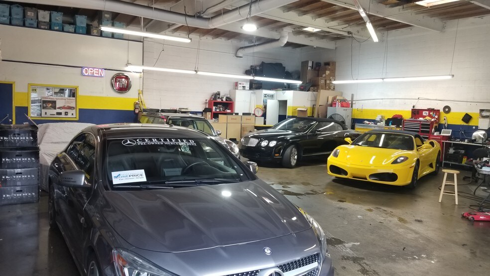 More Photos Of 5569 Reseda Blvd, Tarzana Auto Repair For Lease