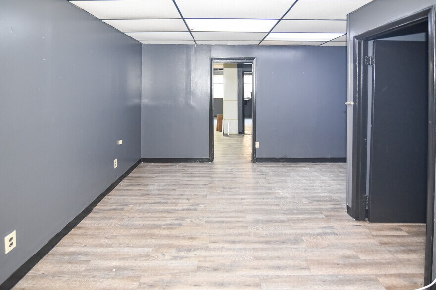 More Photos Of 5900 York Rd, Baltimore Storefront Retail Office For Sale