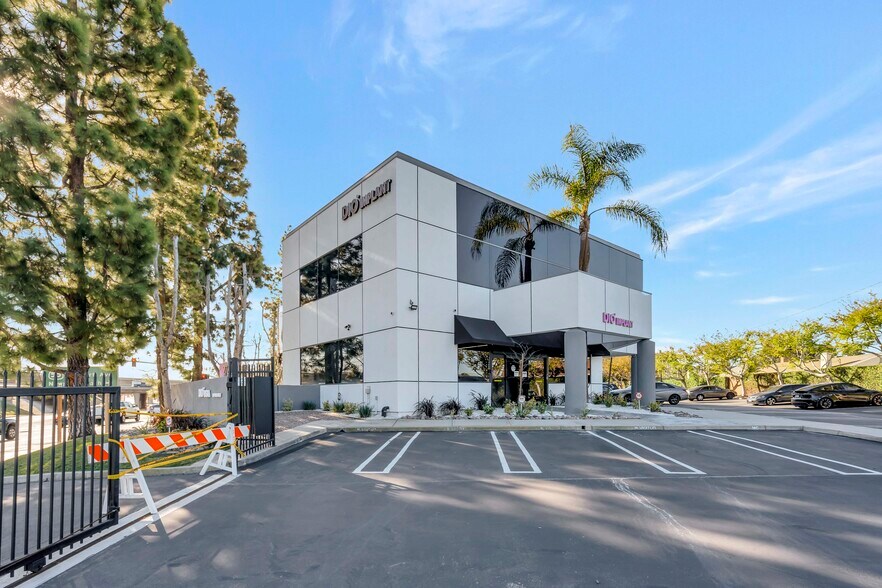 More Photos Of 2729 Bristol St, Costa Mesa Medical For Sale