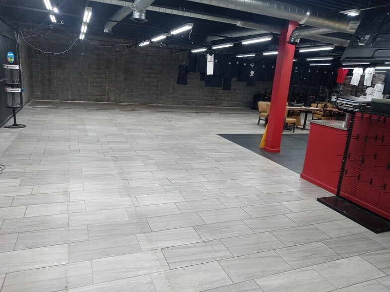 More Photos Of 4210 Sashabaw Rd, Waterford Freestanding For Sale