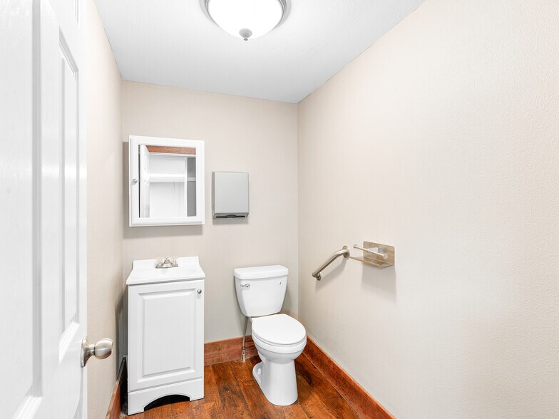 More Photos Of 2017 Main St, Forest Grove Storefront Retail Office For Lease