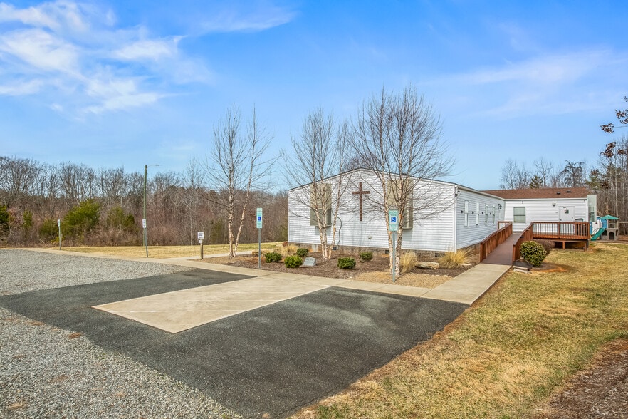 More Photos Of 1255 Mountainview Rd, King Religious Facility For Sale