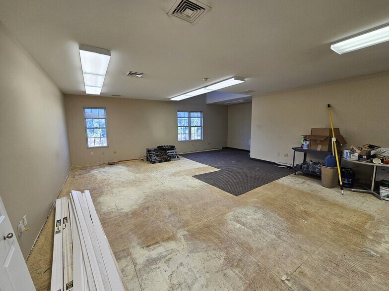 More Photos Of 5 Walter E Foran Blvd, Flemington Medical For Lease