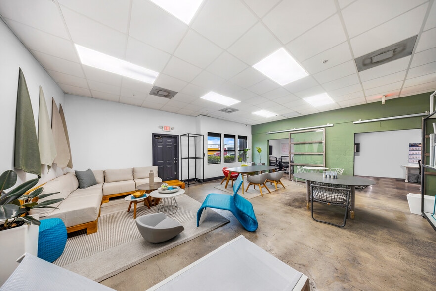 More Photos Of 7300 NW 35th Ave, Miami Showroom For Lease