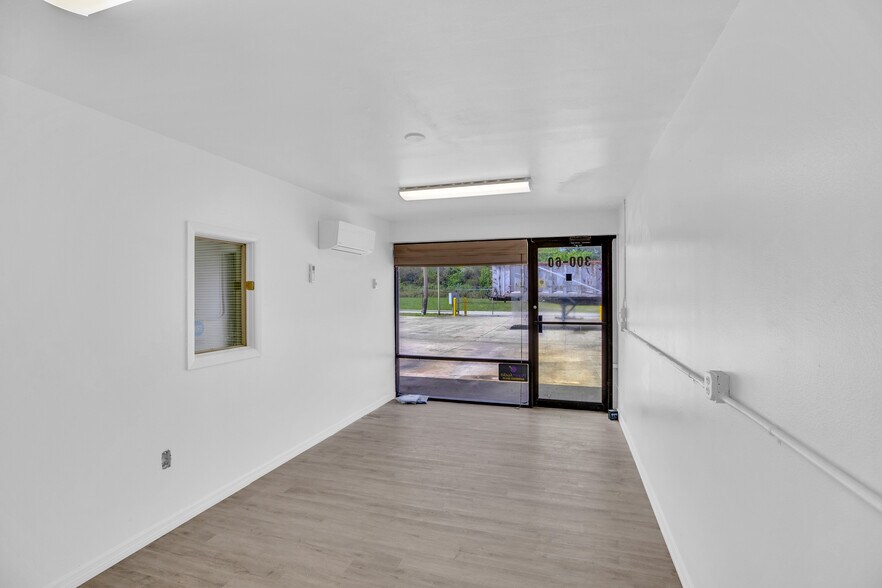 More Photos Of 300 Industrial Park Blvd, Sebastian Unknown For Lease