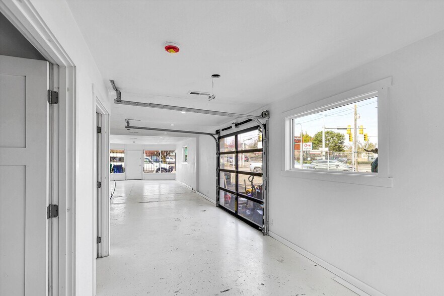 More Photos Of 9808 17th Ave SW, Seattle General Retail For Lease
