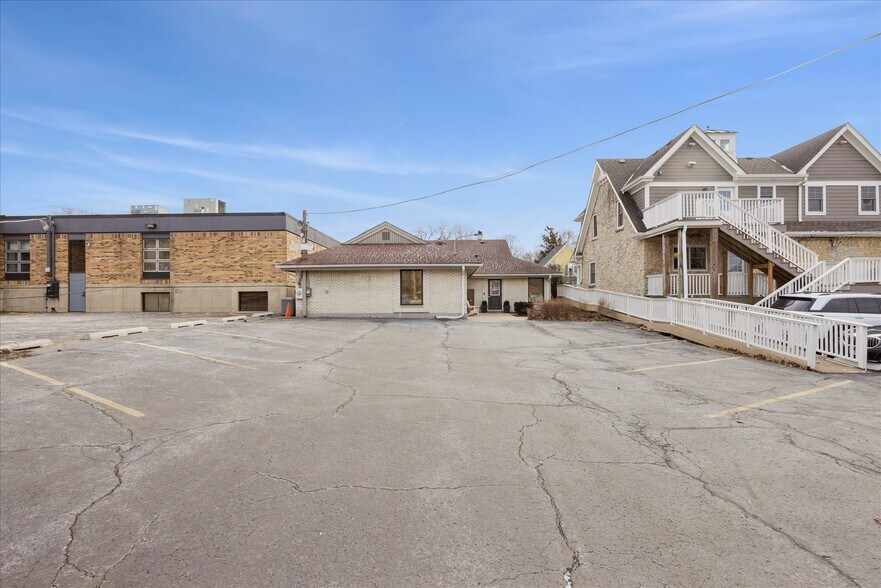 More Photos Of 4910 Main St, Downers Grove Office For Sale