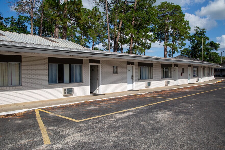 More Photos Of 539 S Main St, Baxley Hotel For Sale