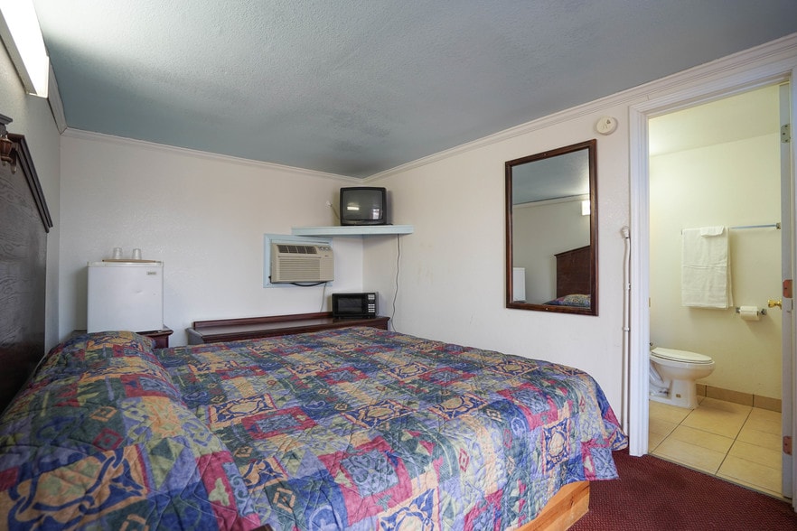 More Photos Of 1408 E Wise St, Bowie Hotel For Sale