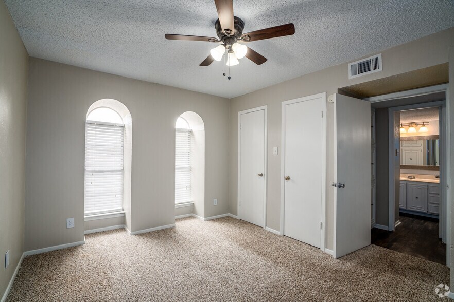 More Photos Of 7301 Sanger Ave, Waco Apartments For Sale