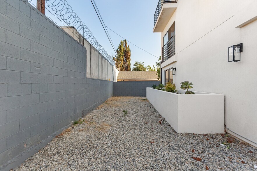 More Photos Of 1726 Menlo Ave, Los Angeles Apartments For Sale