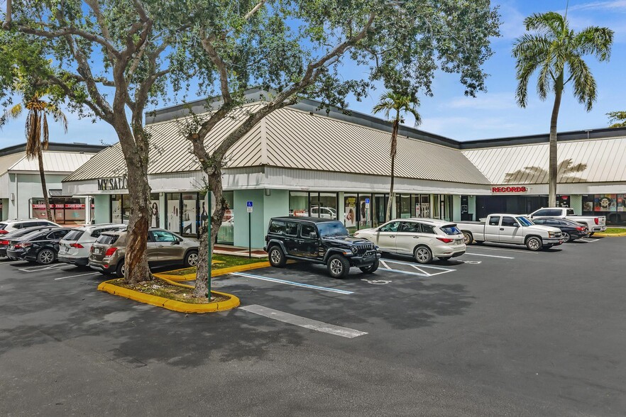 More Photos Of 4412-4678 N University Dr, Lauderhill Unknown For Lease