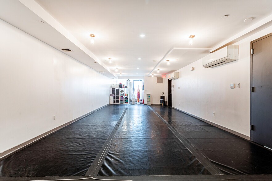 More Photos Of 573 Metropolitan Ave, Brooklyn Office For Lease