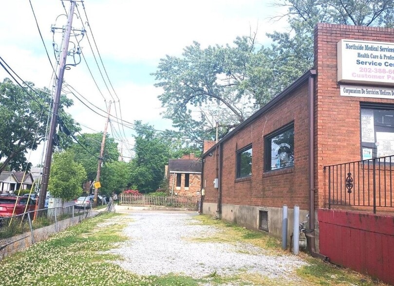 More Photos Of 4121 Minnesota Ave NE, Washington Storefront Retail Office For Sale