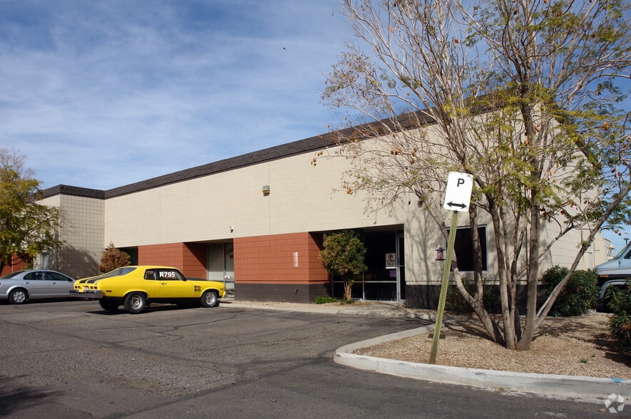 More Photos Of 7623 N 67th Ave, Glendale Warehouse For Lease