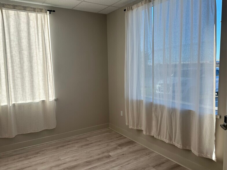 More Photos Of 439 Riviera Ln, Brookshire Storefront For Lease