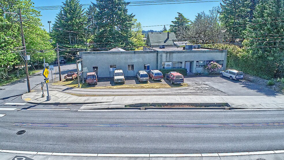 More Photos Of 2502 SW Multnomah Blvd, Portland Light Distribution For Sale