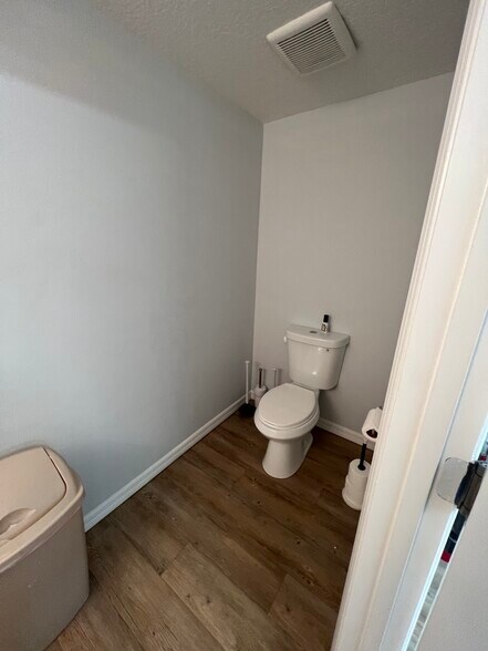 More Photos Of 1104 Kyle Wood Ln, Brandon Medical For Sale