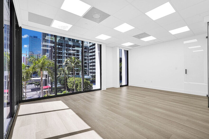 More Photos Of 1110 Brickell Ave, Miami Office For Sale