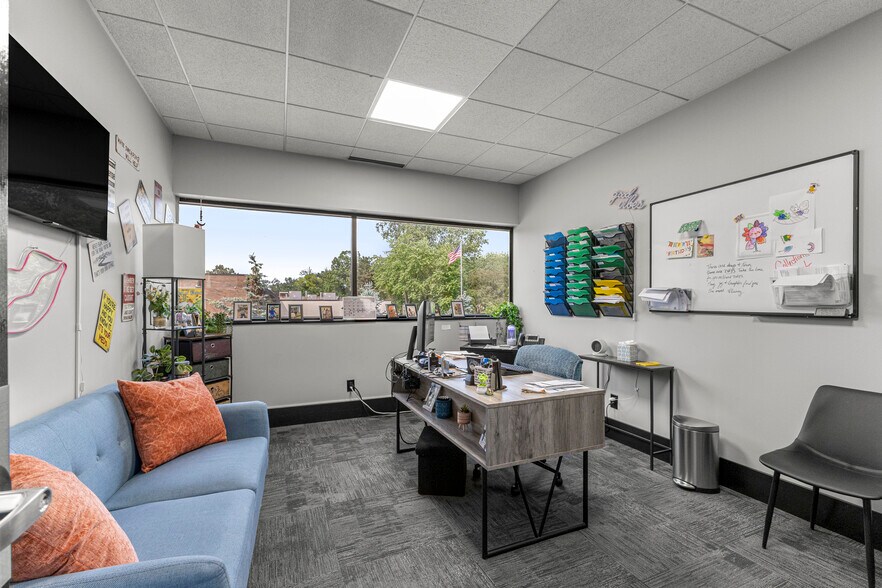 More Photos Of 15360 S Commerce Dr, Dearborn Office For Sale