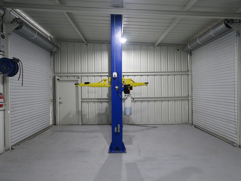 More Photos Of 5711 Star Ln, Houston Industrial For Sale