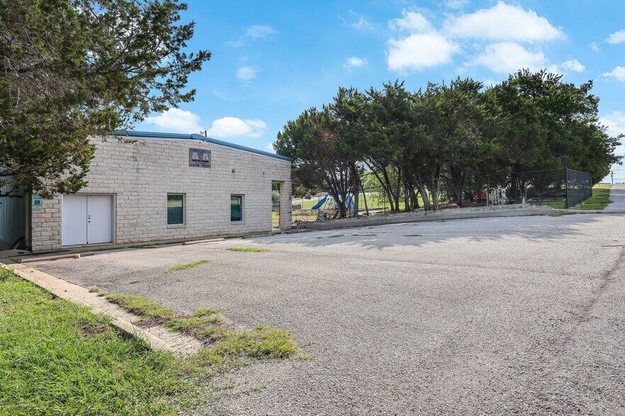 More Photos Of 20615 Dawn Dr, Lago Vista Freestanding For Sale