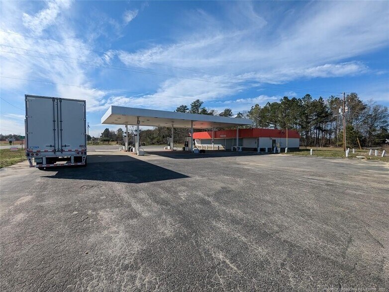 More Photos Of 526 Aberdeen Rd, Raeford Service Station For Sale