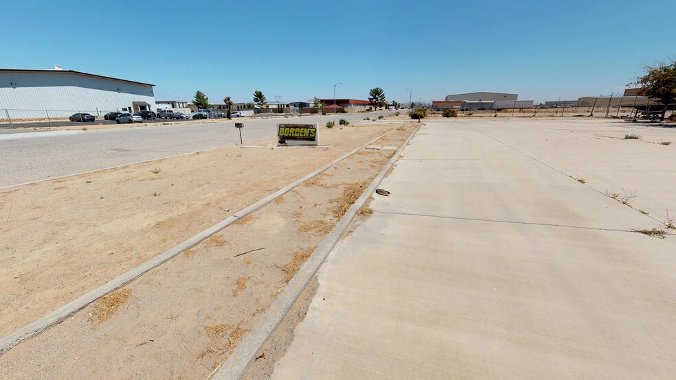 More Photos Of 9253 Cassia Rd, Adelanto Warehouse For Lease