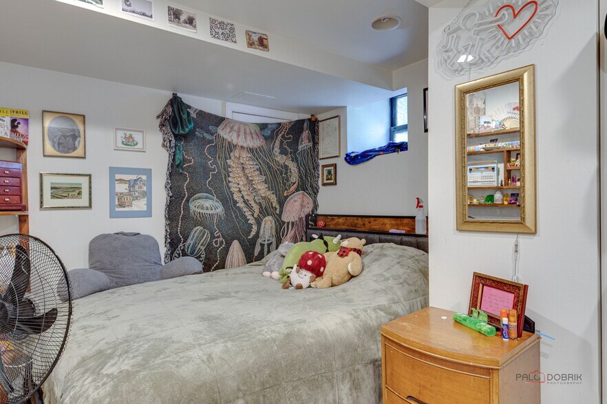 More Photos Of 902 W Newport Ave, Chicago Apartments For Sale