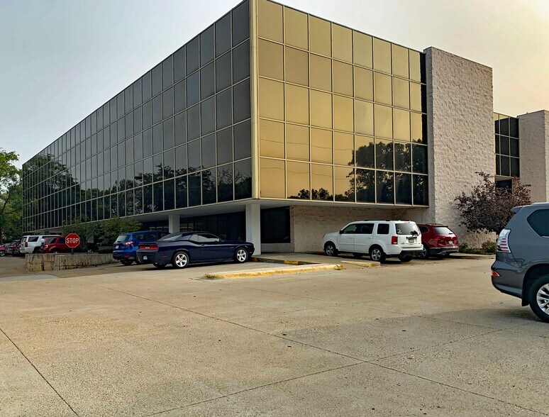 More Photos Of 1919 S 40th St, Lincoln Loft Creative Space For Sale