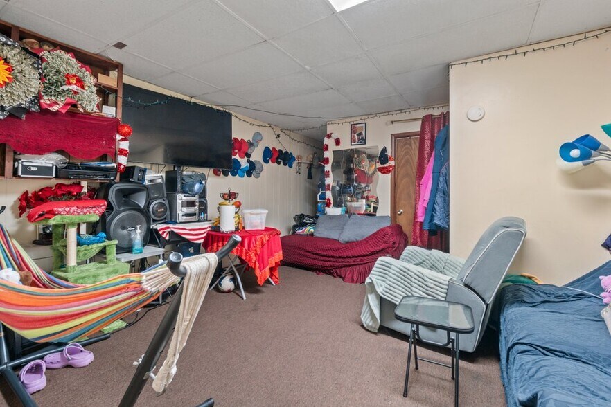 More Photos Of 2530 N Calvert St, Baltimore Office Residential For Sale