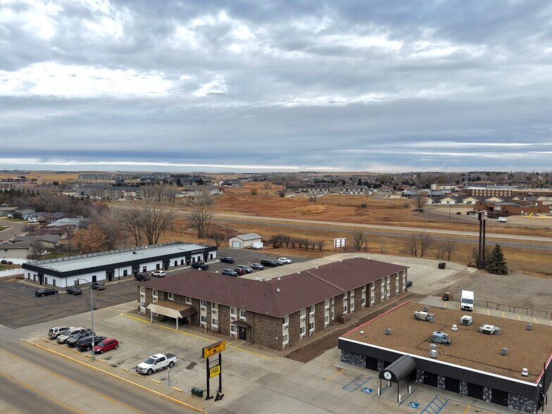 More Photos Of 642 12th St W, Dickinson Hotel For Sale