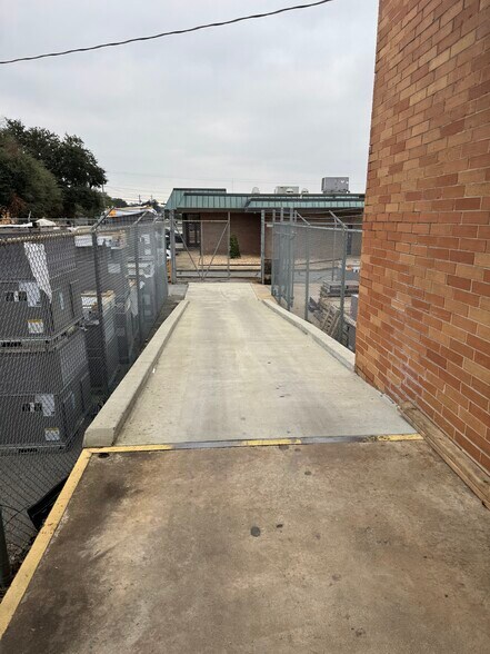 More Photos Of 205 Baldwin Dr, Albany Distribution For Sale