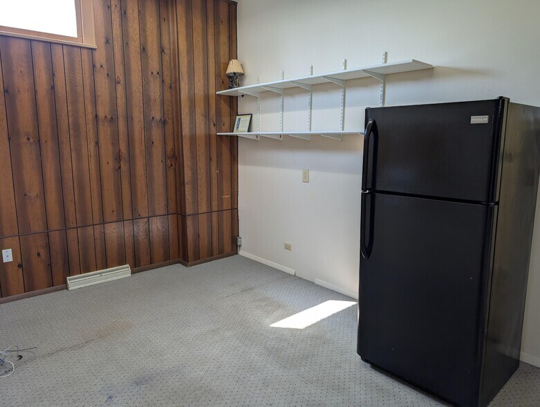 More Photos Of 404 N West Ave, Freeport Office For Sale