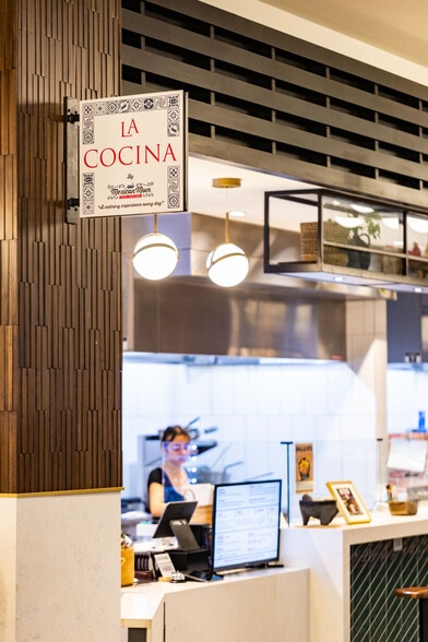 More Photos Of 440 Louisiana St, Houston Office For Lease