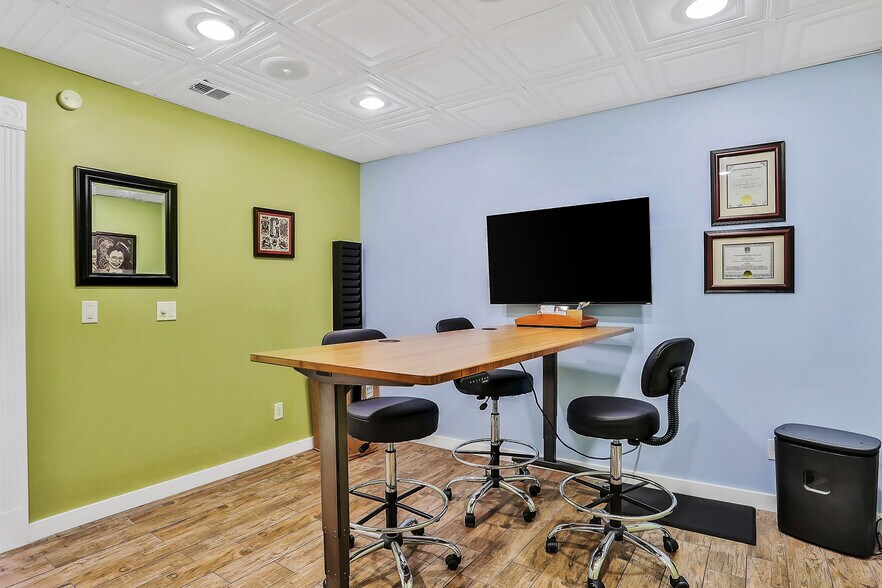 More Photos Of 416-424 3rd St S, Jacksonville Beach Loft Creative Space For Lease