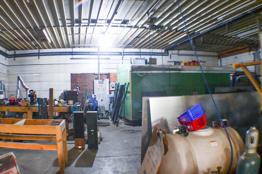 More Photos Of 3000 S 1st St, Clinton Manufacturing For Sale
