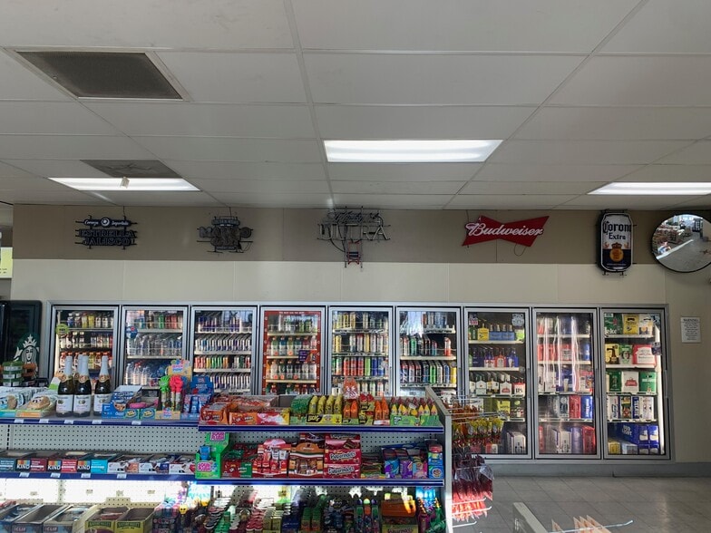 More Photos Of 16898 Sportsman St, Adelanto Service Station For Sale