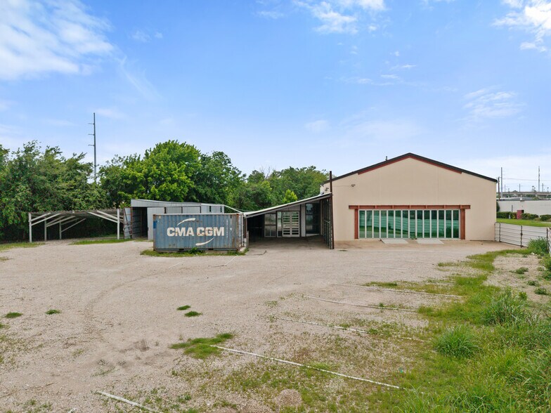More Photos Of 310 Gautney St, Garland Light Manufacturing For Sale