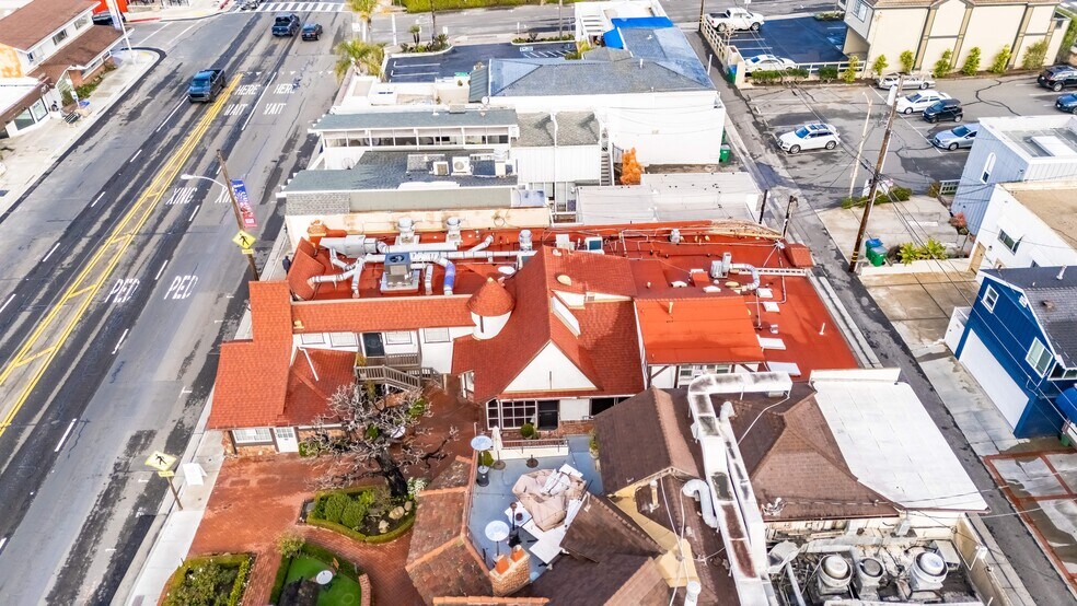 More Photos Of 1400 Glenneyre St, Laguna Beach Storefront Retail Office For Sale