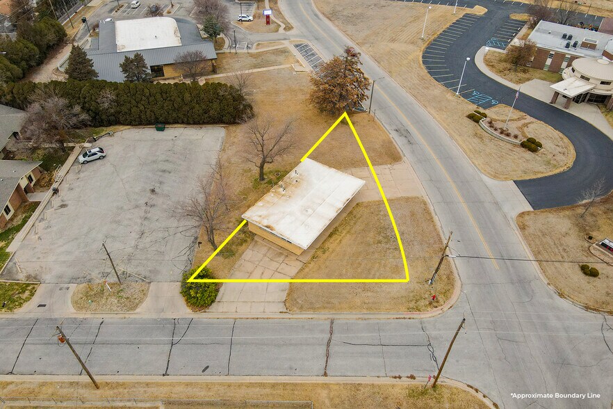 More Photos Of 1601 N State St, Augusta Office For Sale