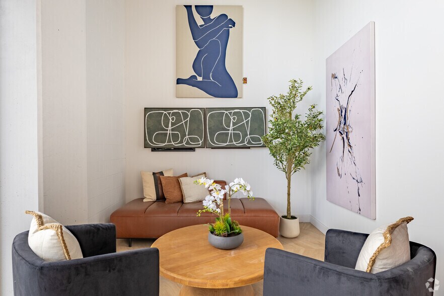 More Photos Of 6569-6581 N Van Nuys Blvd, Van Nuys Apartments For Lease