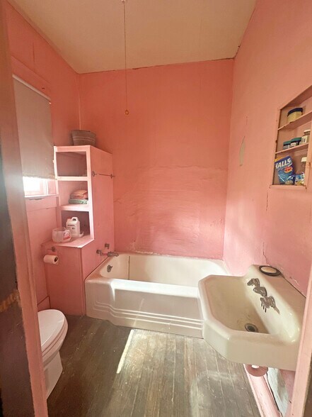 More Photos Of 1001 Crawford St, Tilden Specialty For Sale