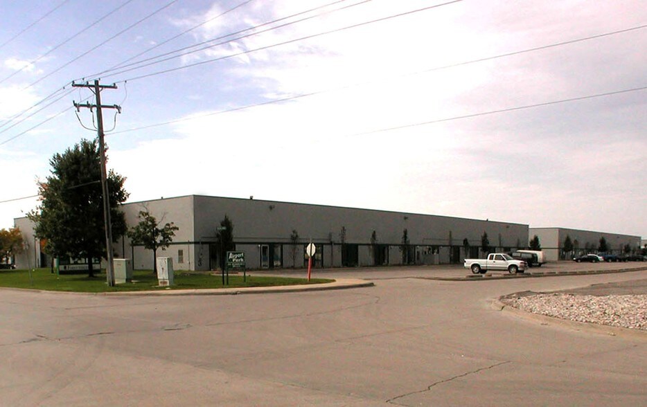 More Photos Of 29031-29045 Airport Dr, Romulus Unknown For Lease