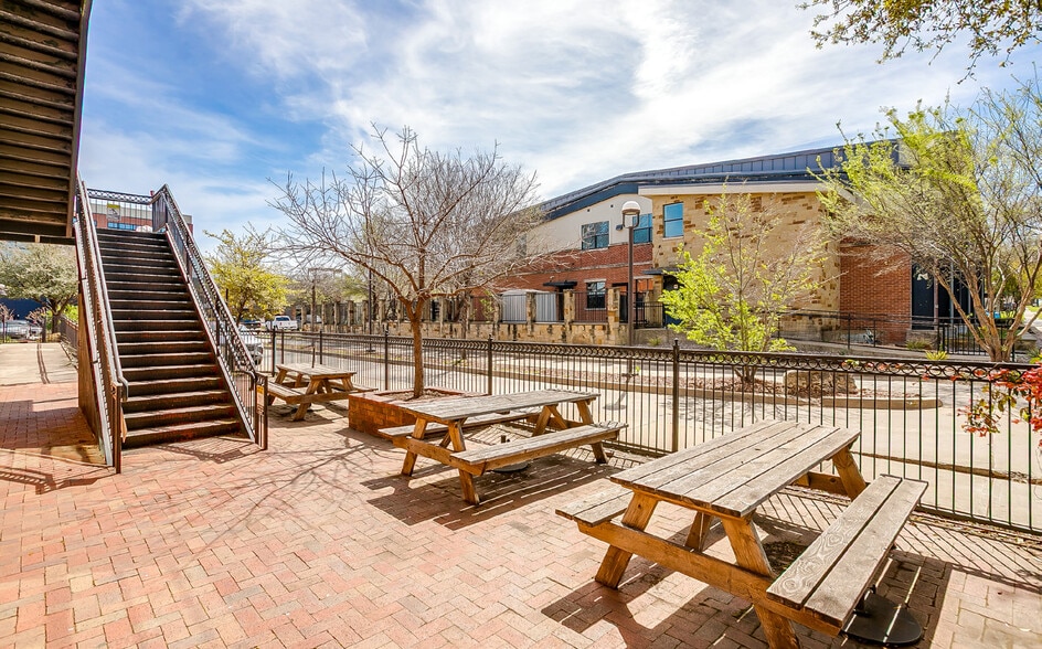 More Photos Of 1311 Lipscomb St, Fort Worth Restaurant For Lease